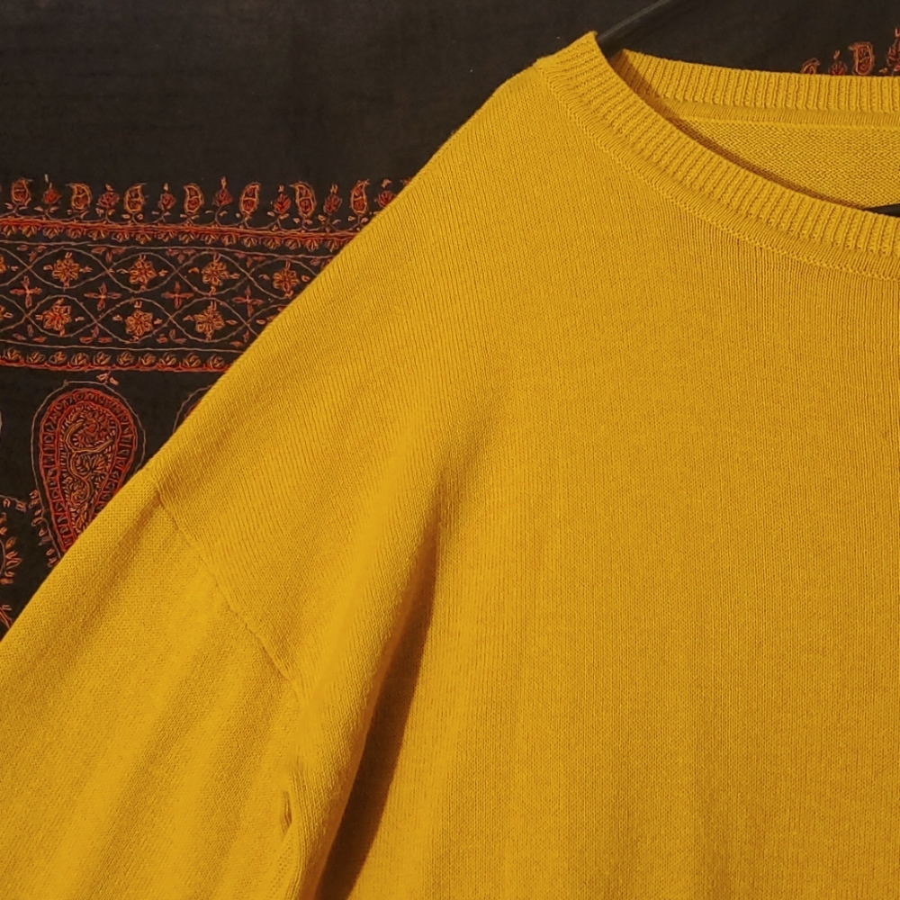 NWOT 💛 Tahari Sweater - Picture 6 of 10